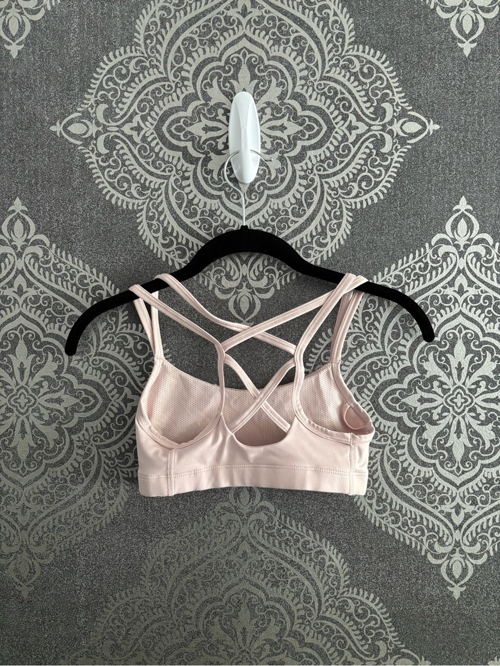 Nike pale pink strappy sports bra with crisscross back - Picture 2 of 4
